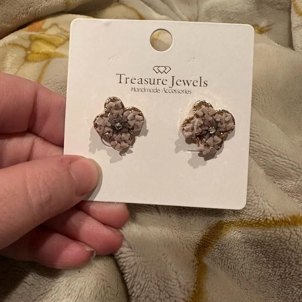 Treasure Jewels Pink Floral Earrings